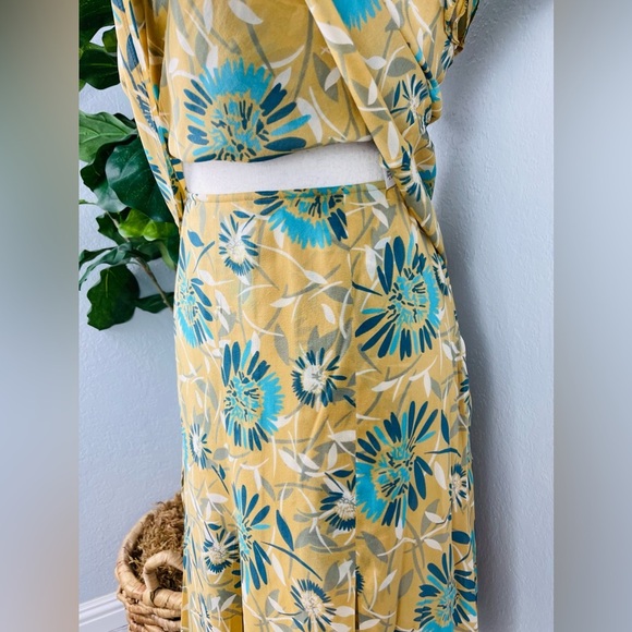 St John Dandelion Floral Silk Two Piece Pleated Silk Skirt Set - Picture 4 of 12